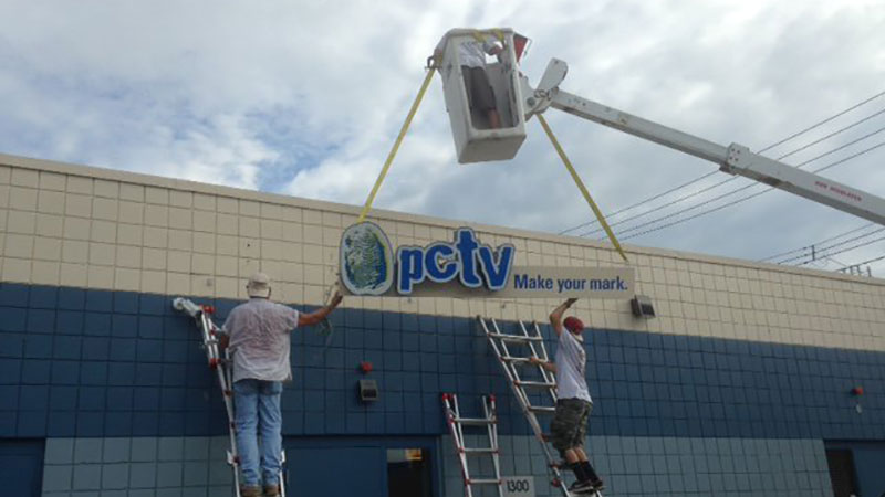 Sign Installation, Pittsburgh sign installation, commercial sign installation, professional sign installer, installation, Install, Install sign, Pittsburgh business sign, hanging signs, mounting signs, digitally printed signs, digitally printed graphics