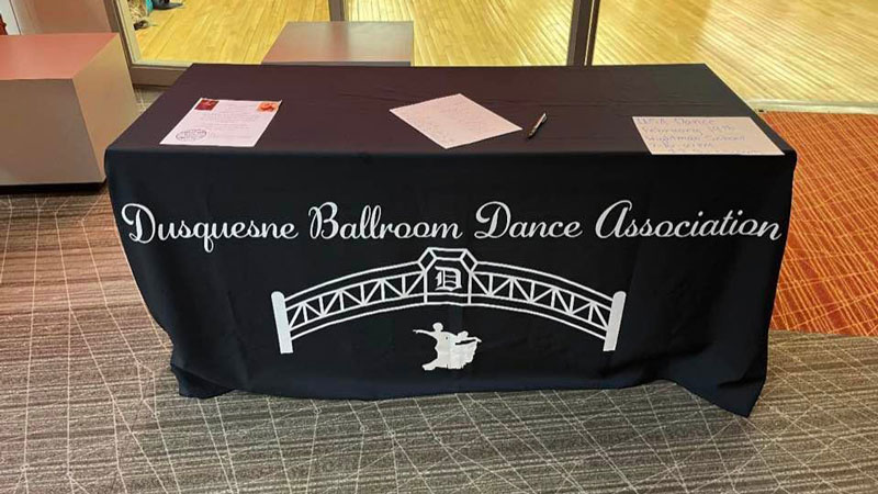 Trade show signs, tradeshow branding, trade show displays, Trade show tables, Pittsburgh Trade show sign printing, Commercial signs pittsburgh, Custom trade show booth, trade show booth, digitally printed signs, digitally printed banners